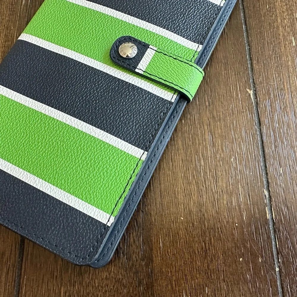 NWOT Very Bradley wallet - Picture 3 of 10